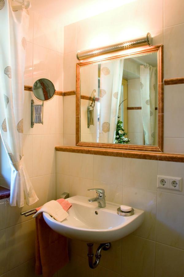 Ferienwohnung Kaiserin ライト・イム・ヴィンクル エクステリア 写真